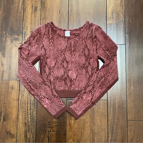 Fabletics Kamila Seamless Long Sleeve Cropped Workout Top Size XS - Picture 7 of 7